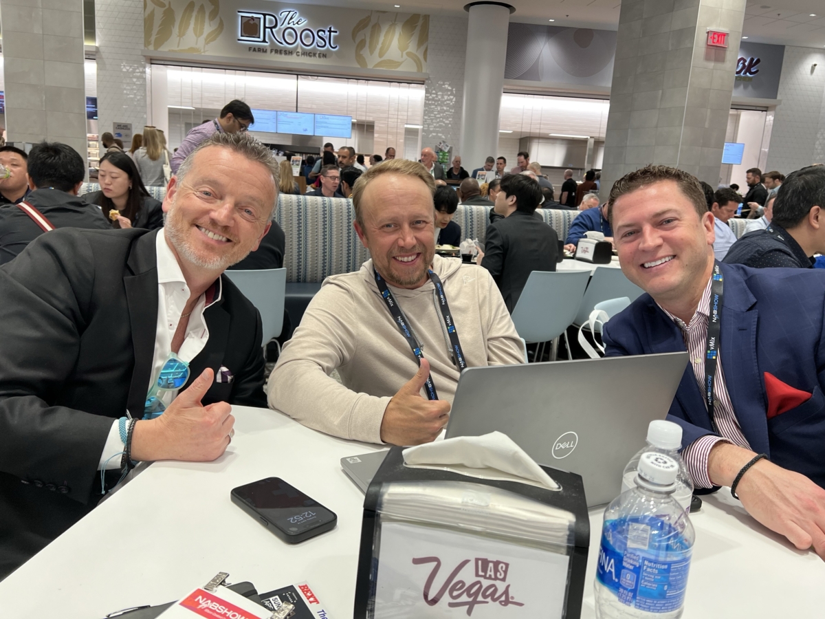 Service Delivery Line Manager Chris Stark and Head of Sales, Market Area Americas, talking to a client in Las Vegas.